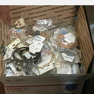 220 pieces of brand new jewelry